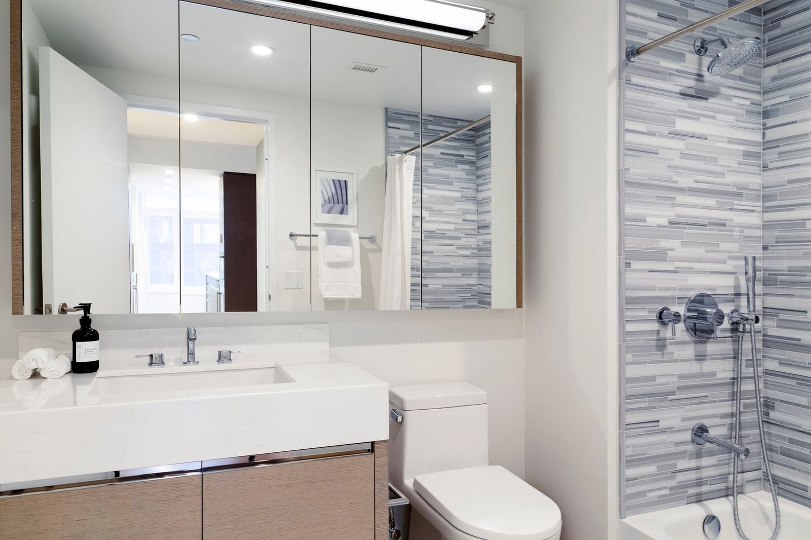 100 Lovejoy Wharf #11B Boston — Photo 9 of 24