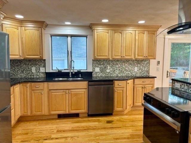 57 Ashland Ave Methuen — Photo 2 of 36
