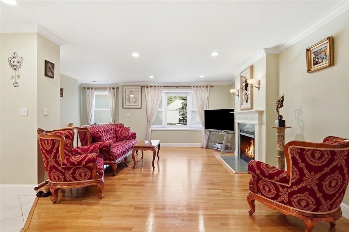 25 Hamlet Street #25 Newton — Photo 3 of 25
