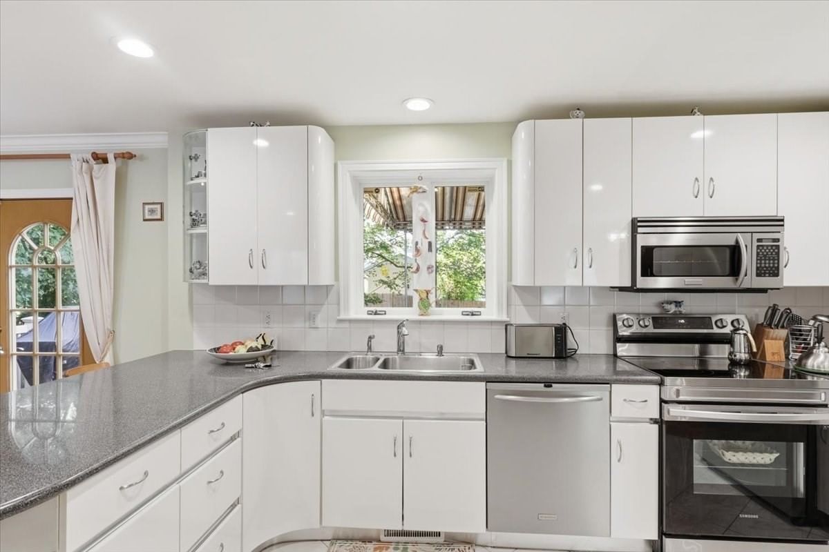 25 Hamlet Street #25 Newton — Photo 6 of 25