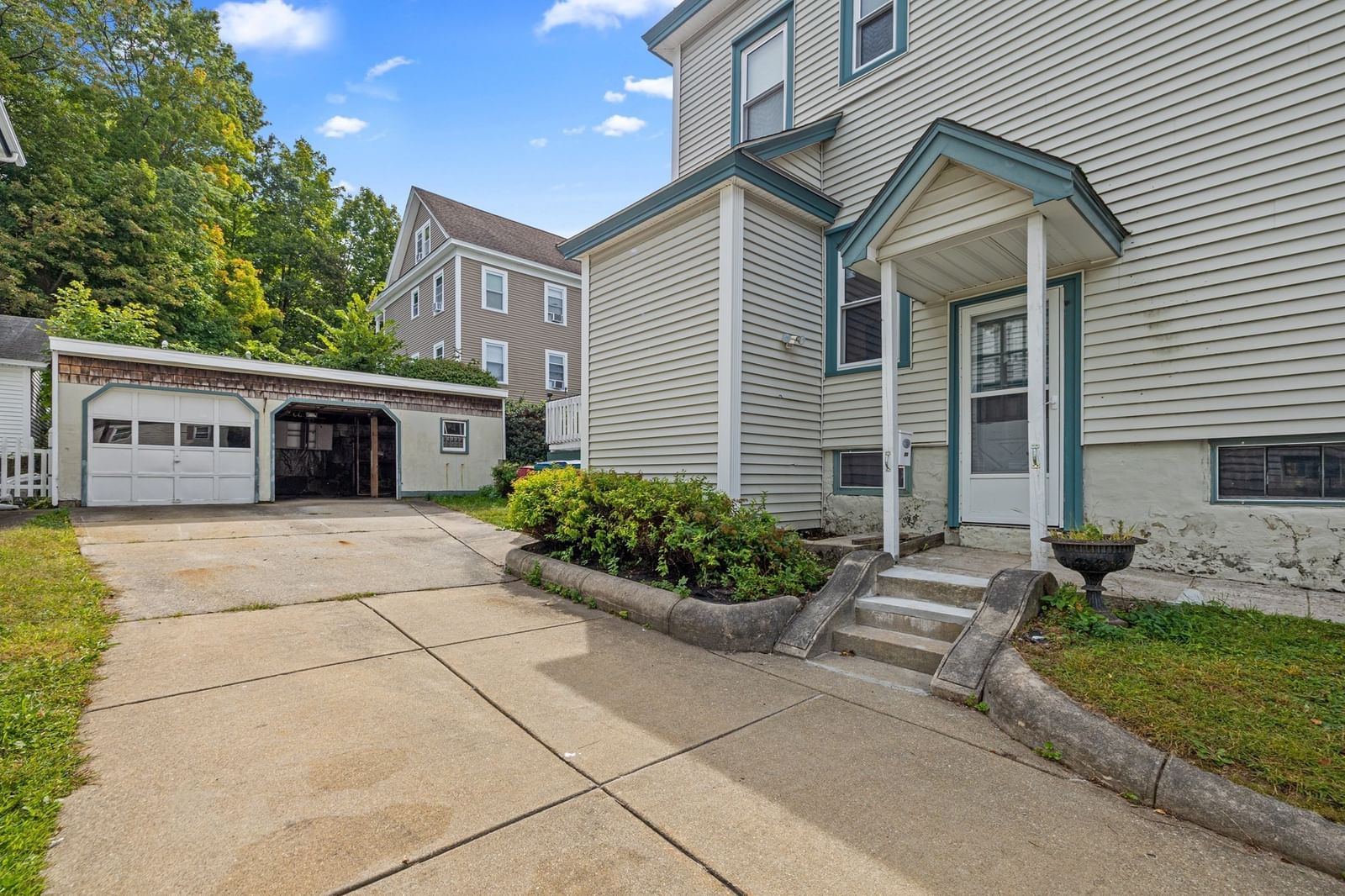 272 Shaw St Lowell — Photo 2 of 16