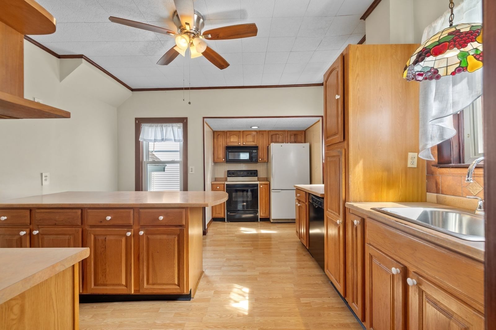272 Shaw St Lowell — Photo 4 of 16