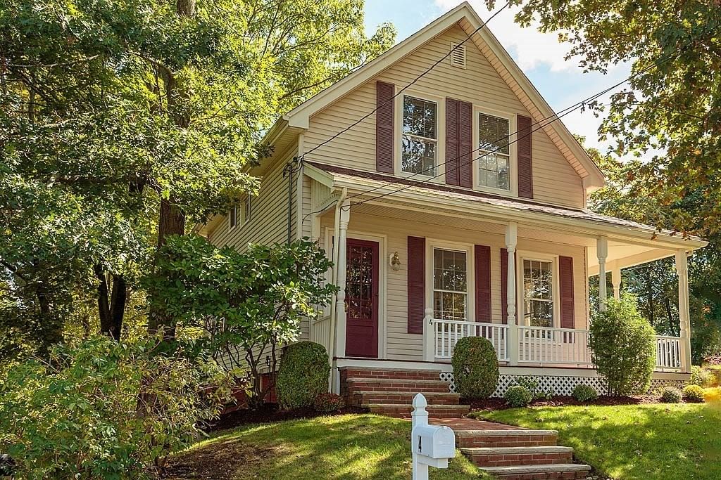 4 Highland Ave Stoneham — Photo 2 of 33