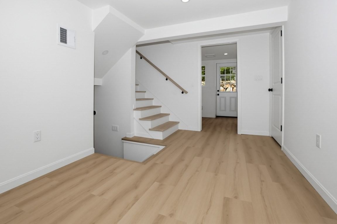 33 Cheryl Ln Holliston — Photo 13 of 32