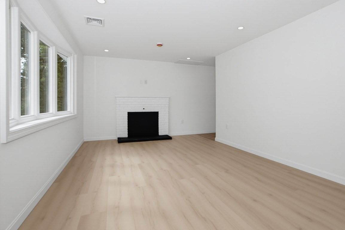 33 Cheryl Ln Holliston — Photo 15 of 32
