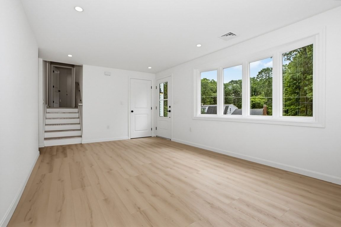 33 Cheryl Ln Holliston — Photo 16 of 32