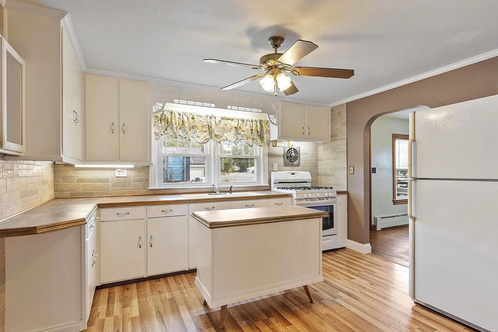 173 Tenth St Leominster — Photo 9 of 35