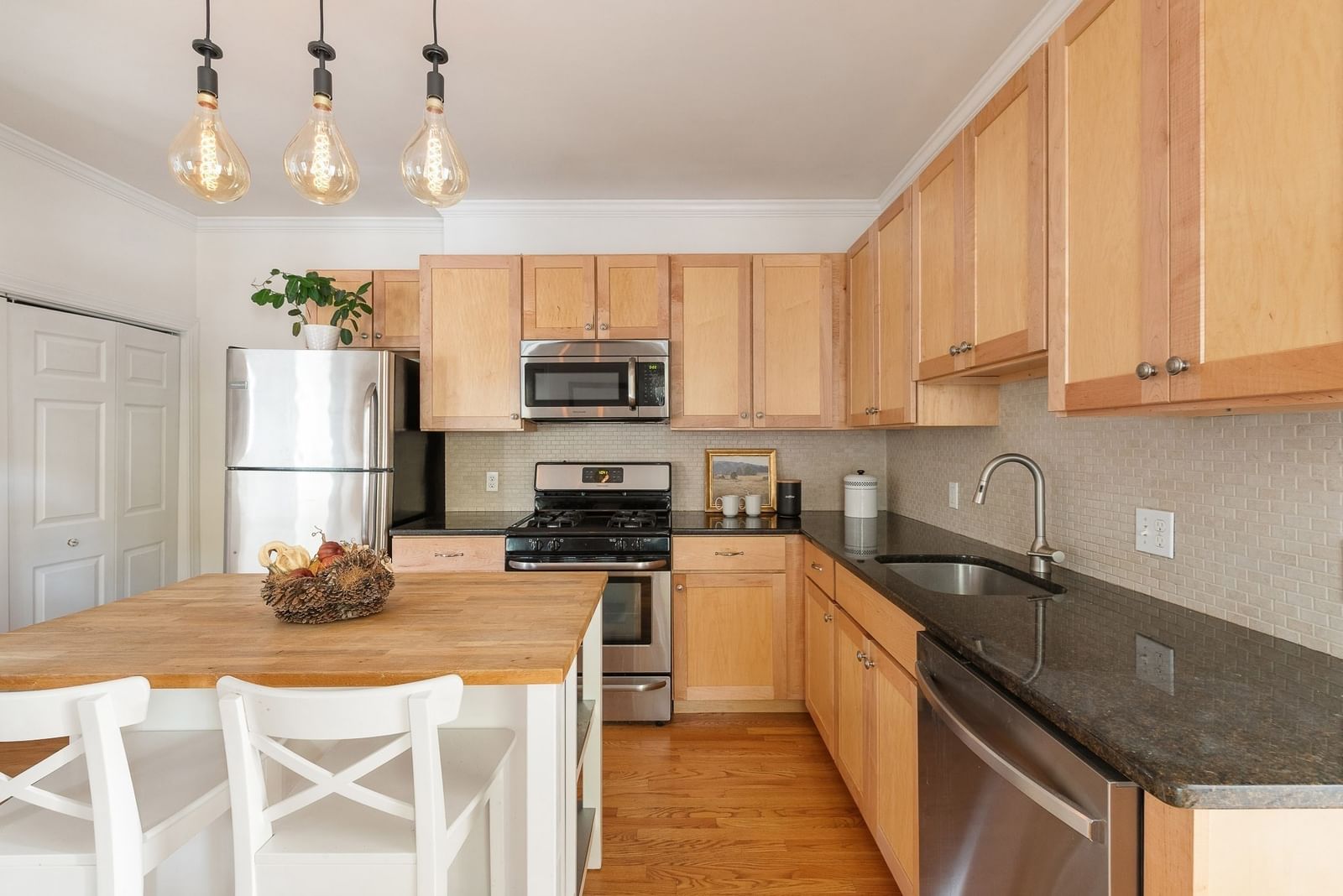 156 Adams St #2 Waltham — Photo 3 of 22