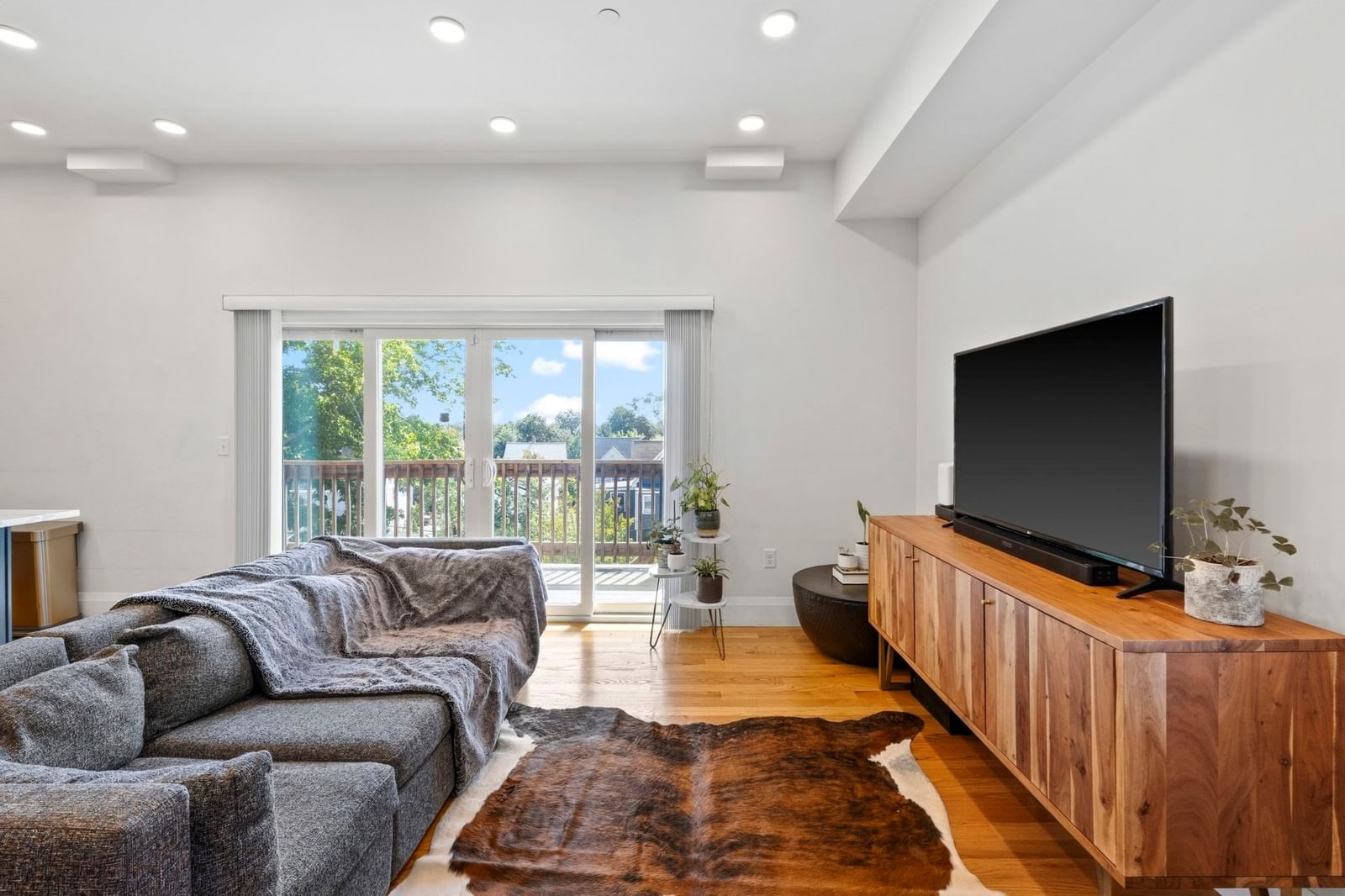 81 Homes Ave #3 Boston — Photo 6 of 37