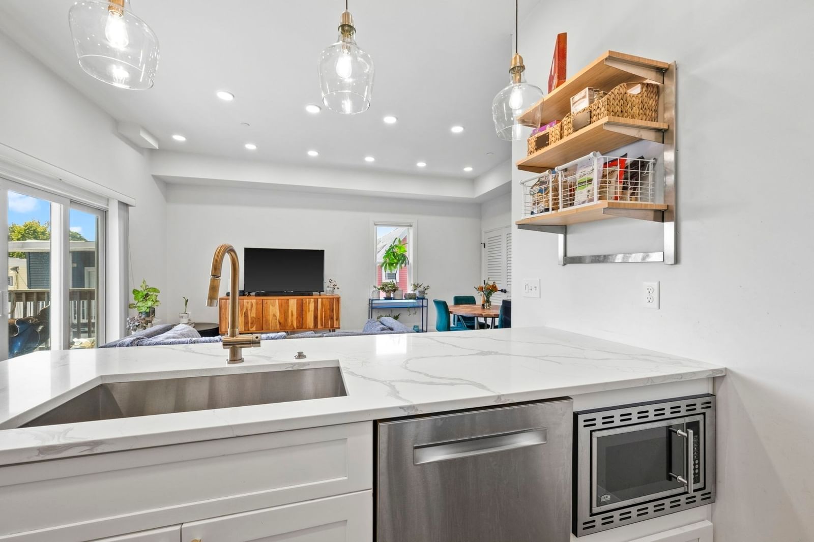 81 Homes Ave #3 Boston — Photo 7 of 37