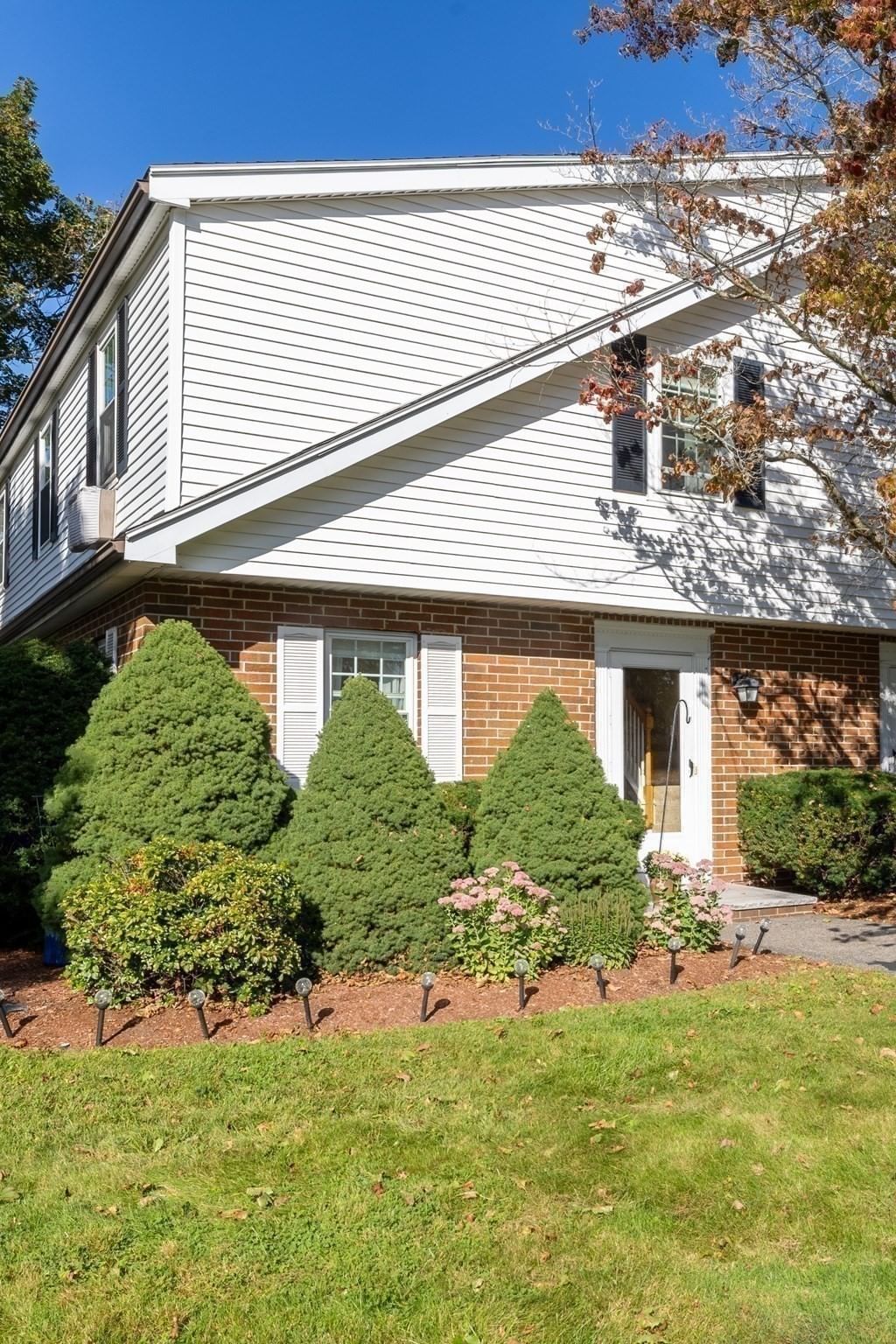 72 E Water St #72 North Andover — Photo 2 of 34