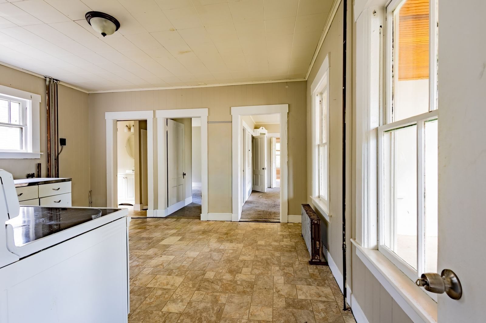 83 W Myrtle St Orange — Photo 8 of 17