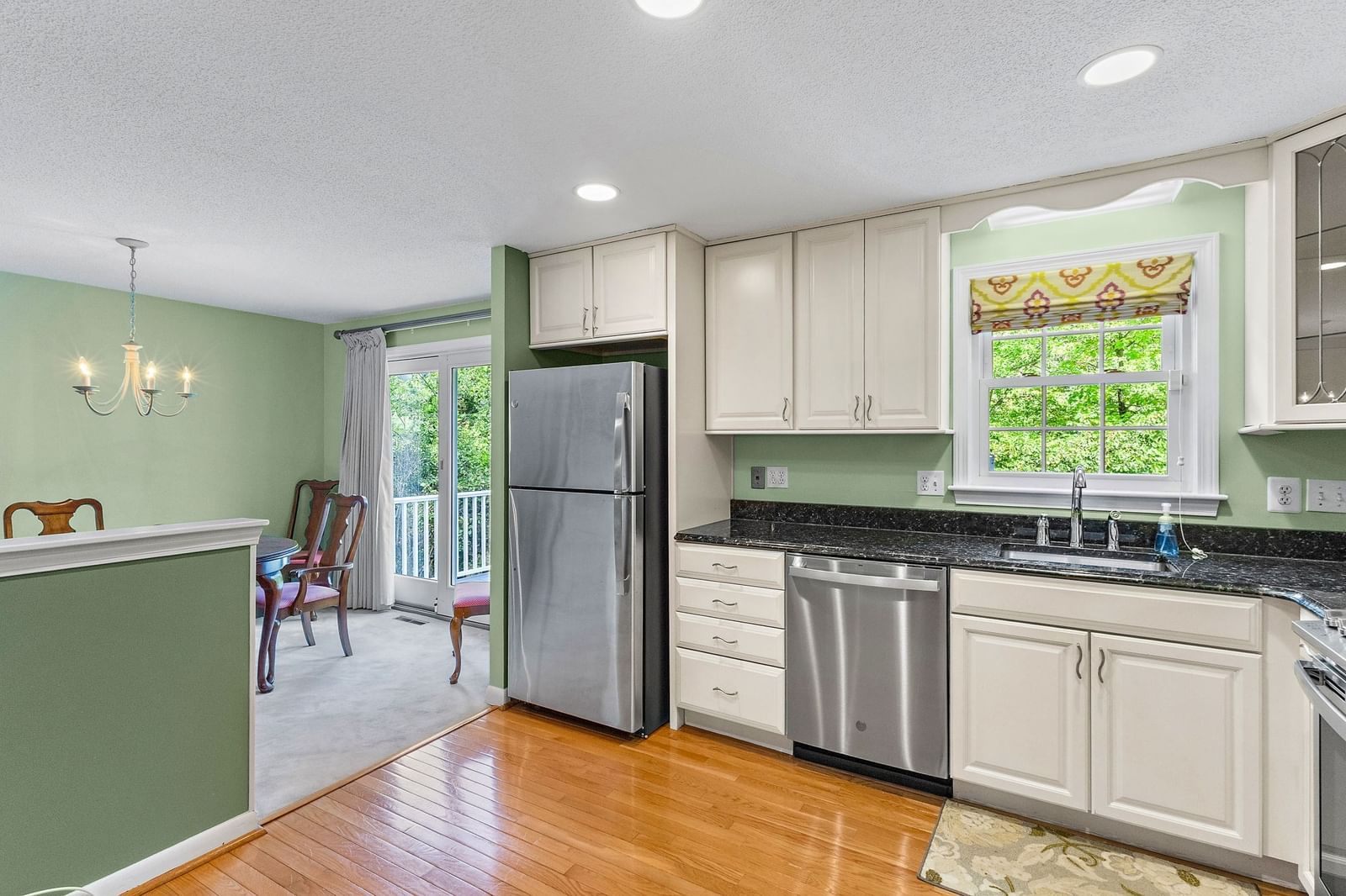 8 Roaen Dr Chelmsford — Photo 10 of 39