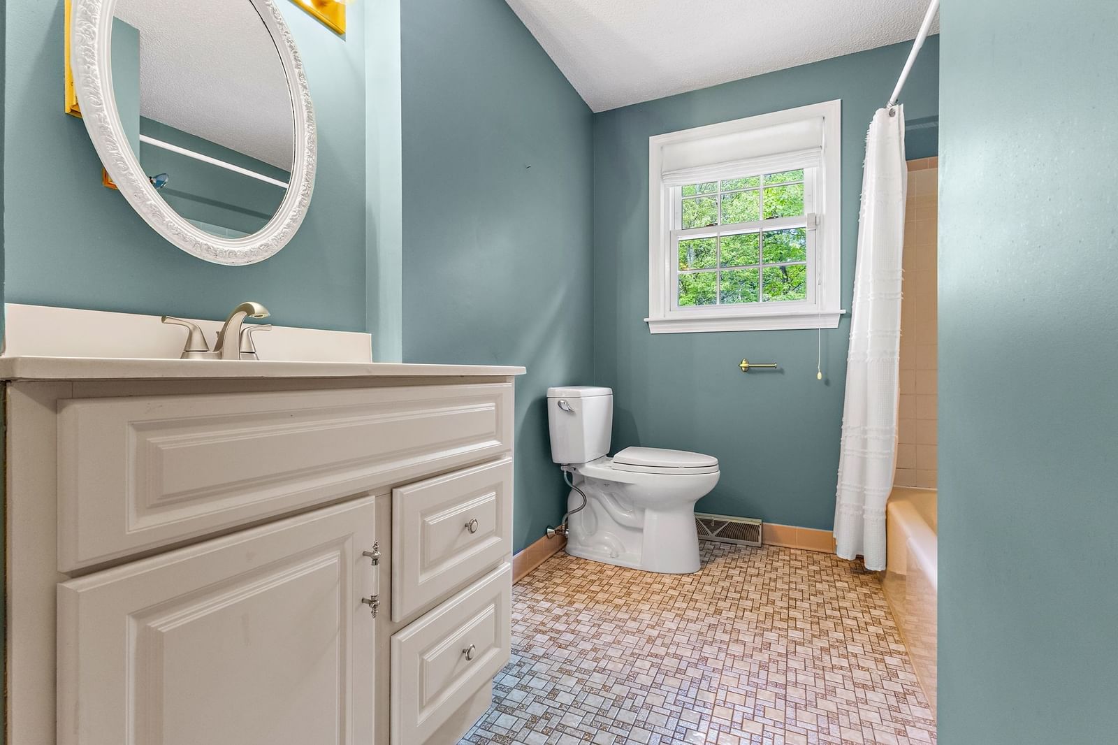 8 Roaen Dr Chelmsford — Photo 13 of 39