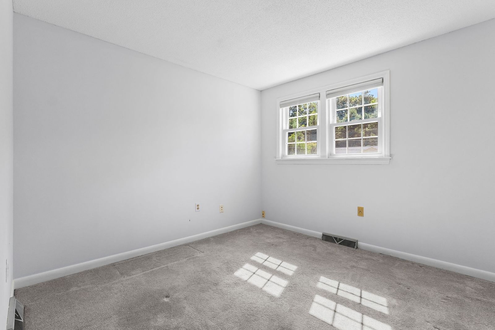 8 Roaen Dr Chelmsford — Photo 14 of 39