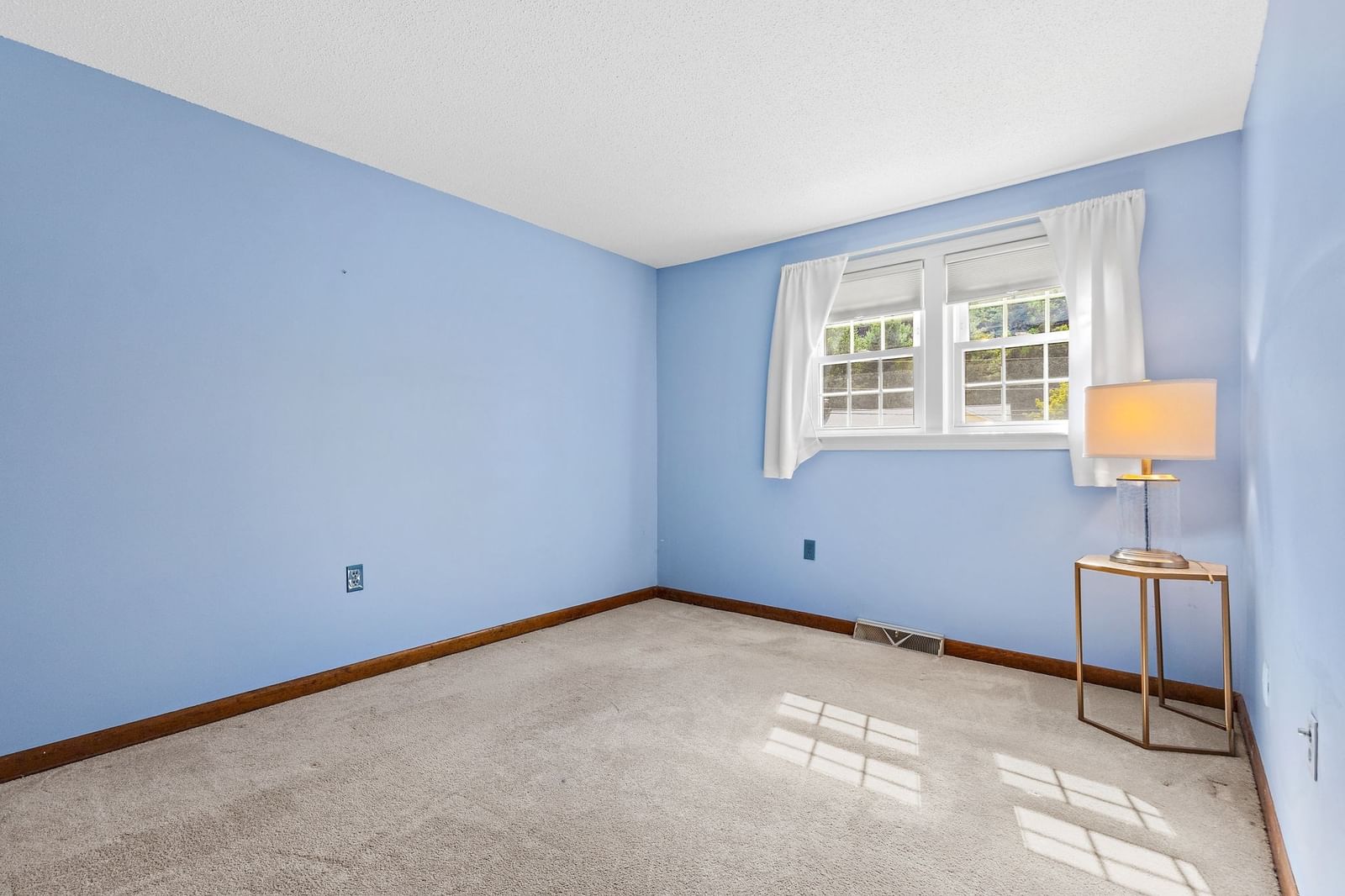8 Roaen Dr Chelmsford — Photo 18 of 39