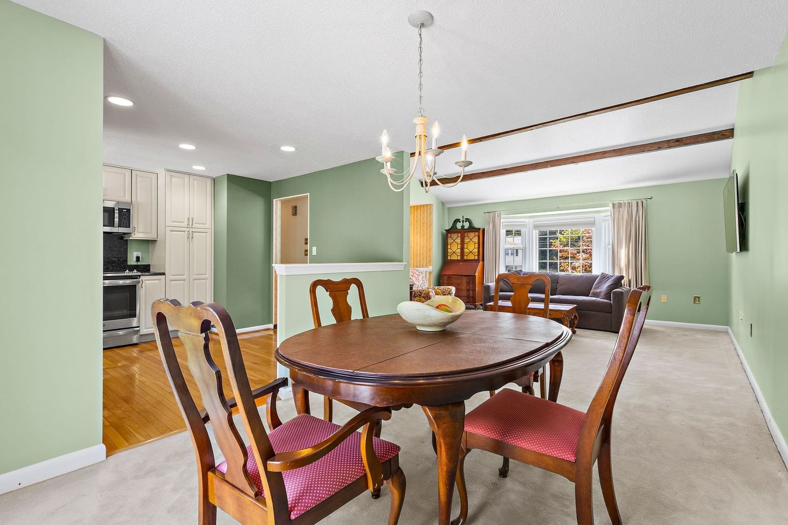 8 Roaen Dr Chelmsford — Photo 7 of 39