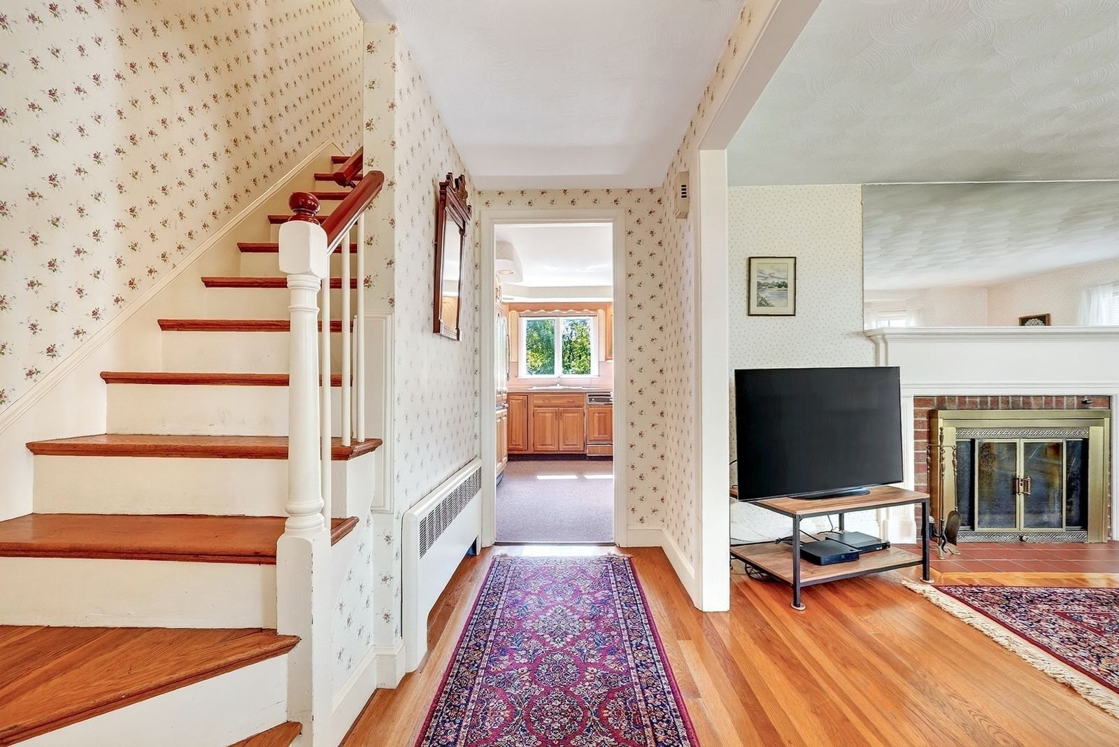 219 Laurel Street Melrose — Photo 4 of 38