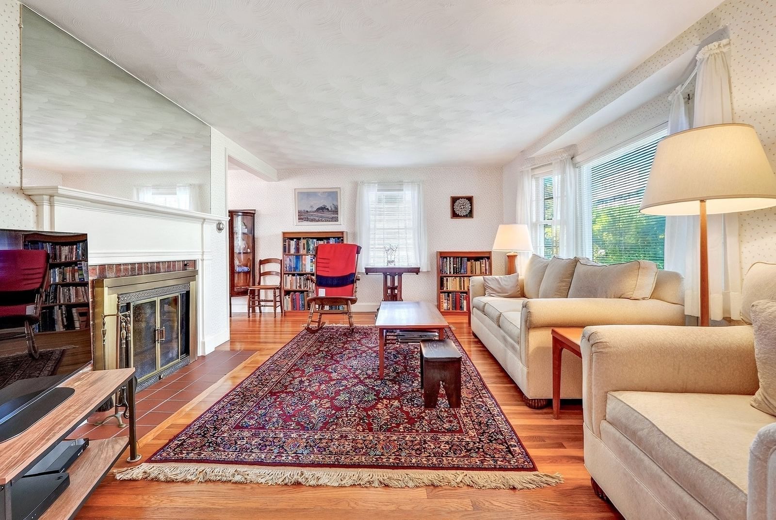 219 Laurel Street Melrose — Photo 5 of 38
