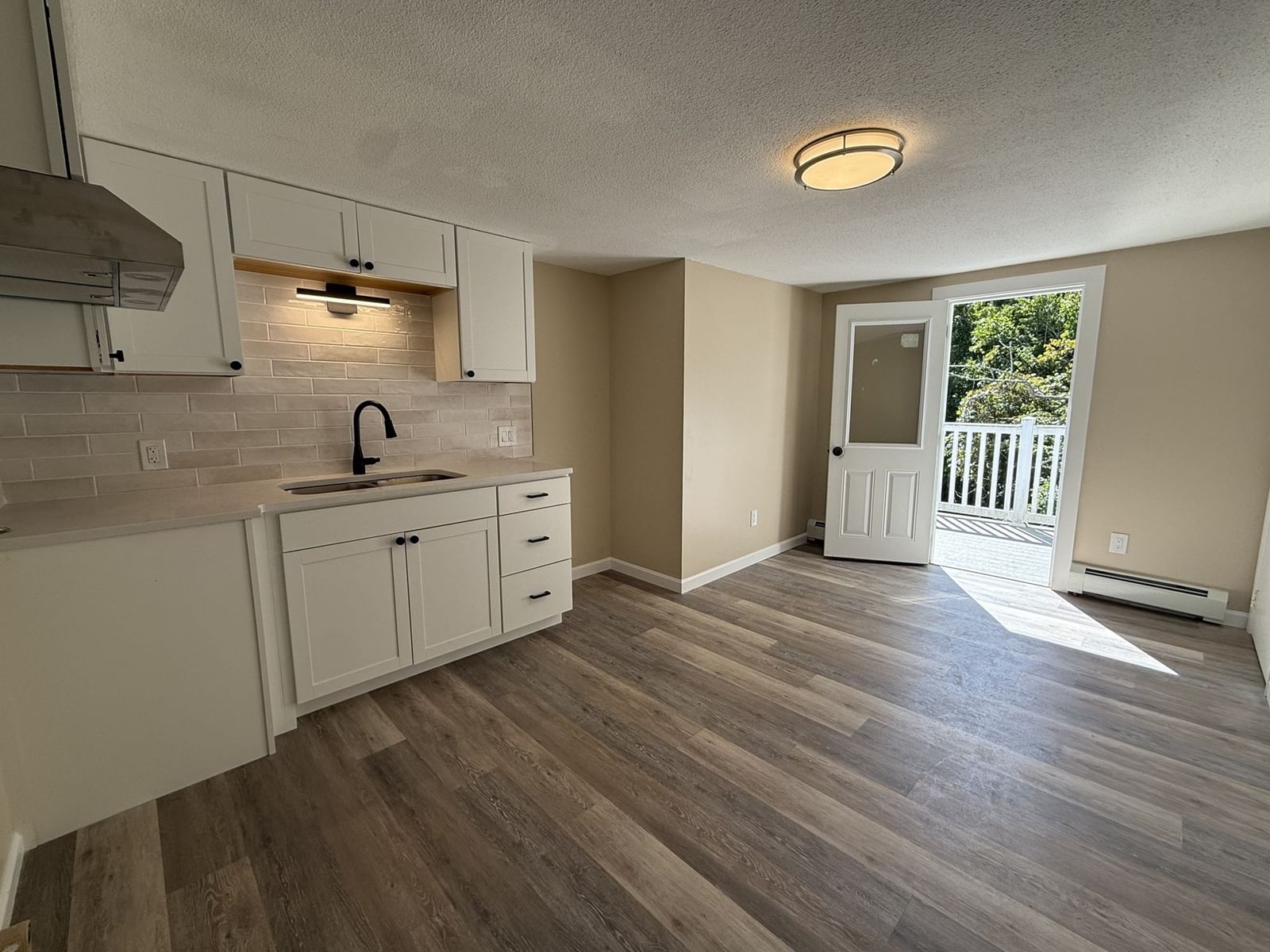 625 Gifford #2S Westport — Photo 3 of 14