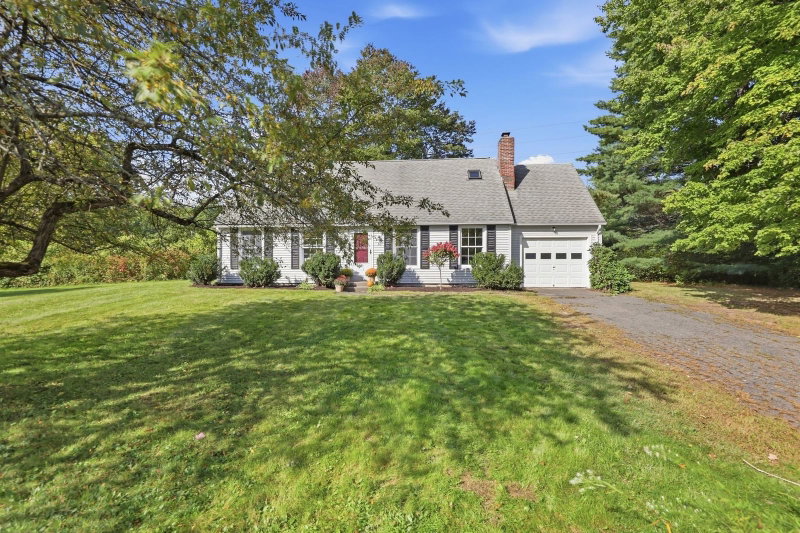15 Surrey Ln