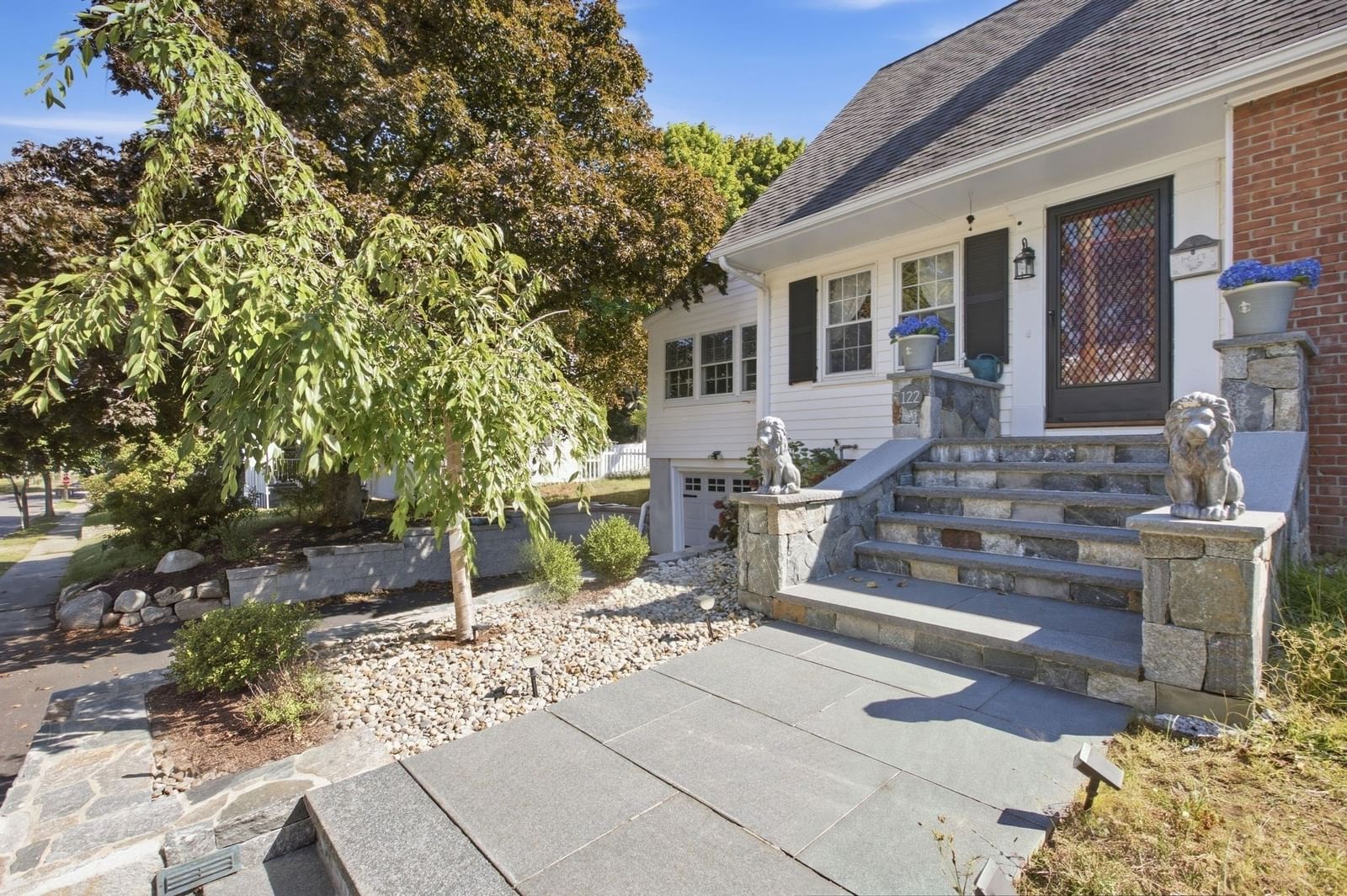 122 North Street Stoneham — Photo 2 of 35