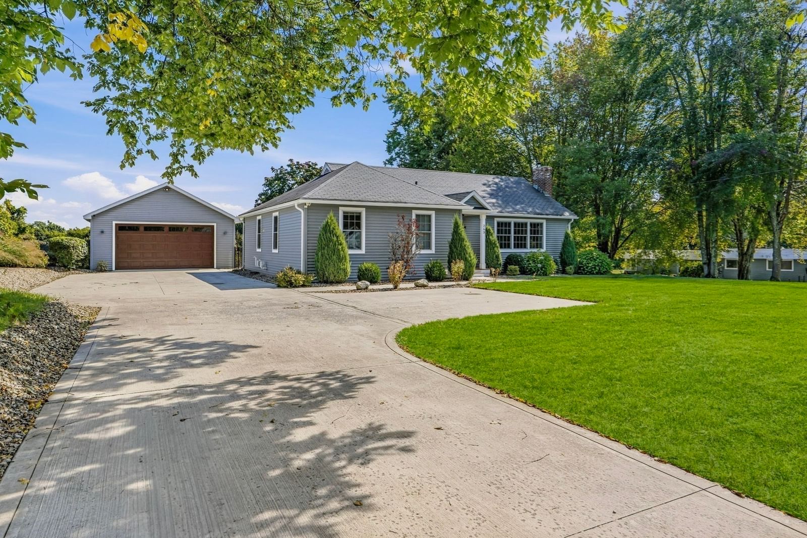 263 College Hwy Southampton — Photo 3 of 42