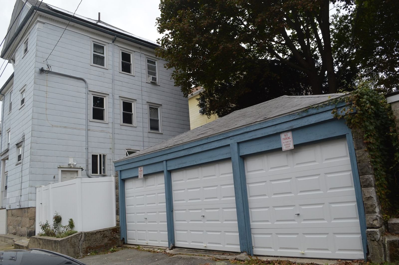543 Coggeshall St New Bedford — Photo 4 of 30