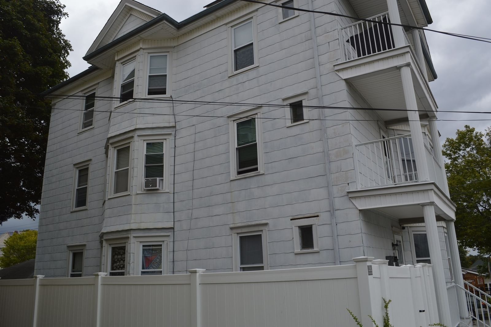 543 Coggeshall St New Bedford — Photo 7 of 30