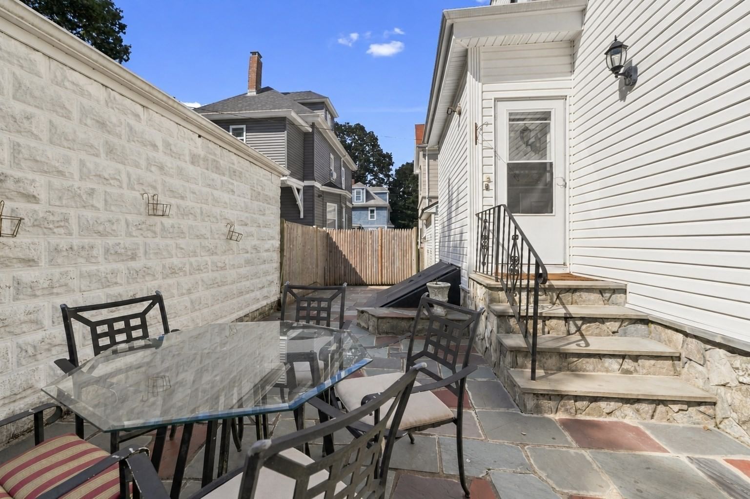 127 Rotch St New Bedford — Photo 7 of 29