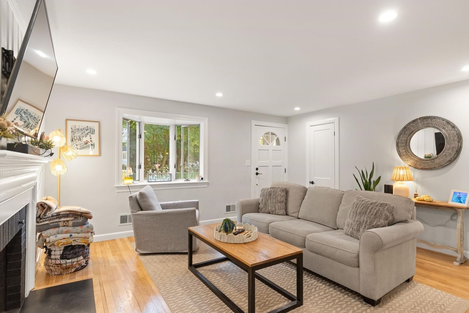 17 Cogswell Ave Beverly — Photo 5 of 33