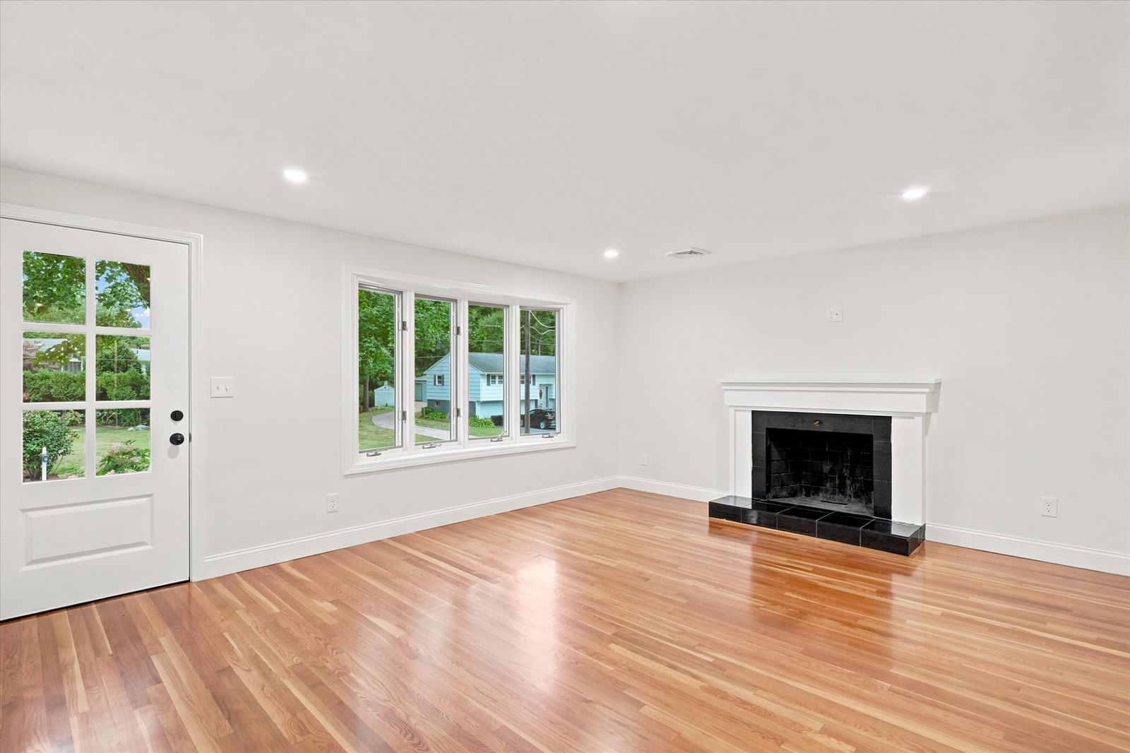 41 Marron Ave Stoughton — Photo 4 of 31