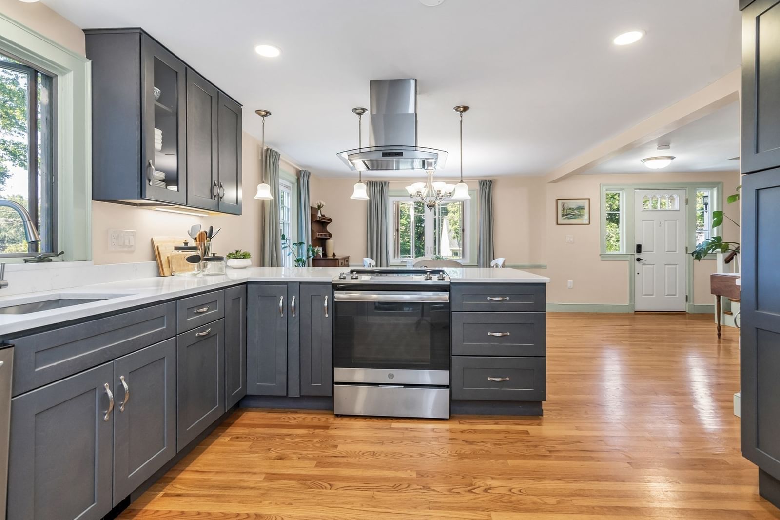 74 Fletcher Rd Woburn — Photo 10 of 42
