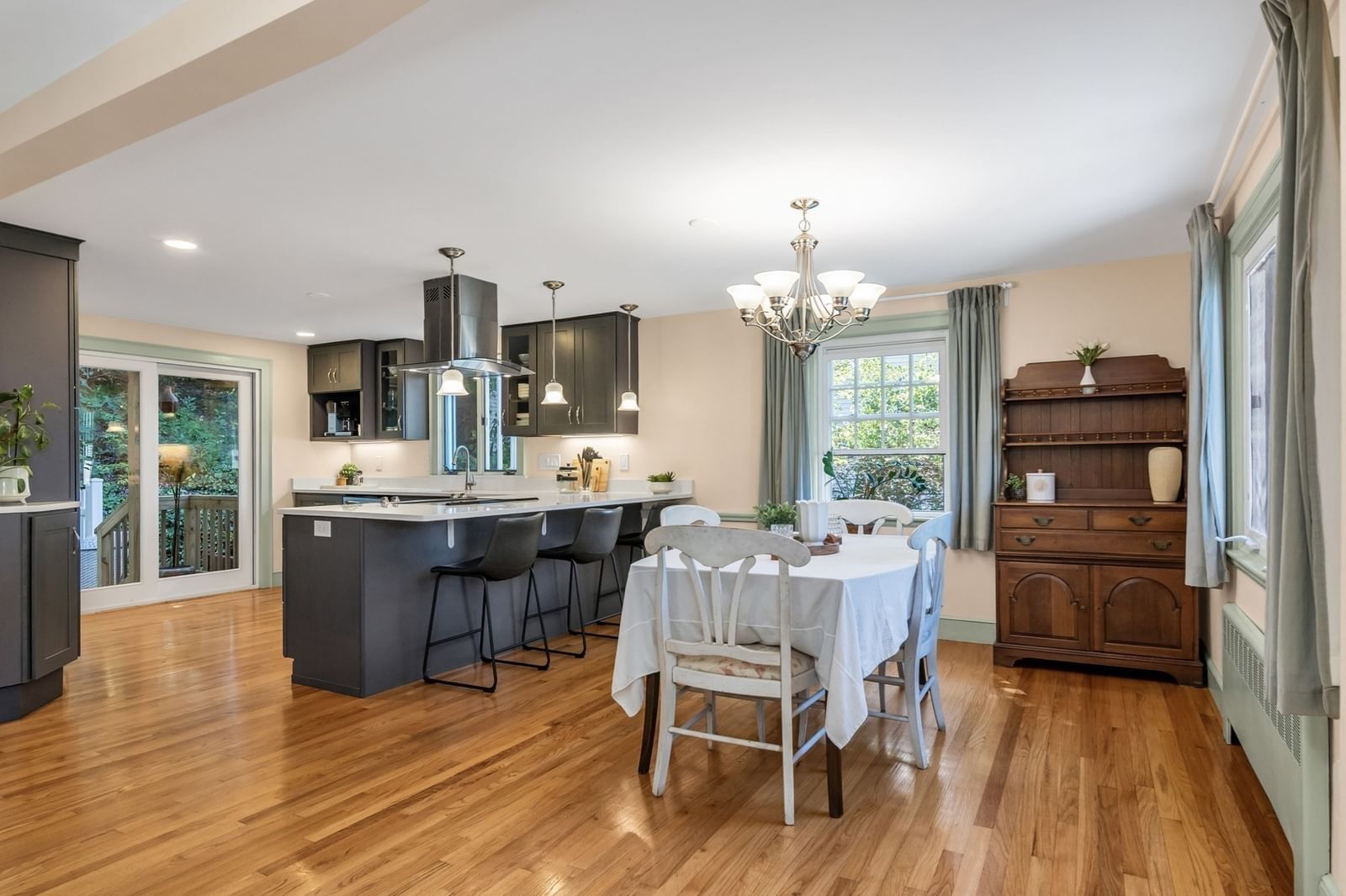74 Fletcher Rd Woburn — Photo 4 of 42