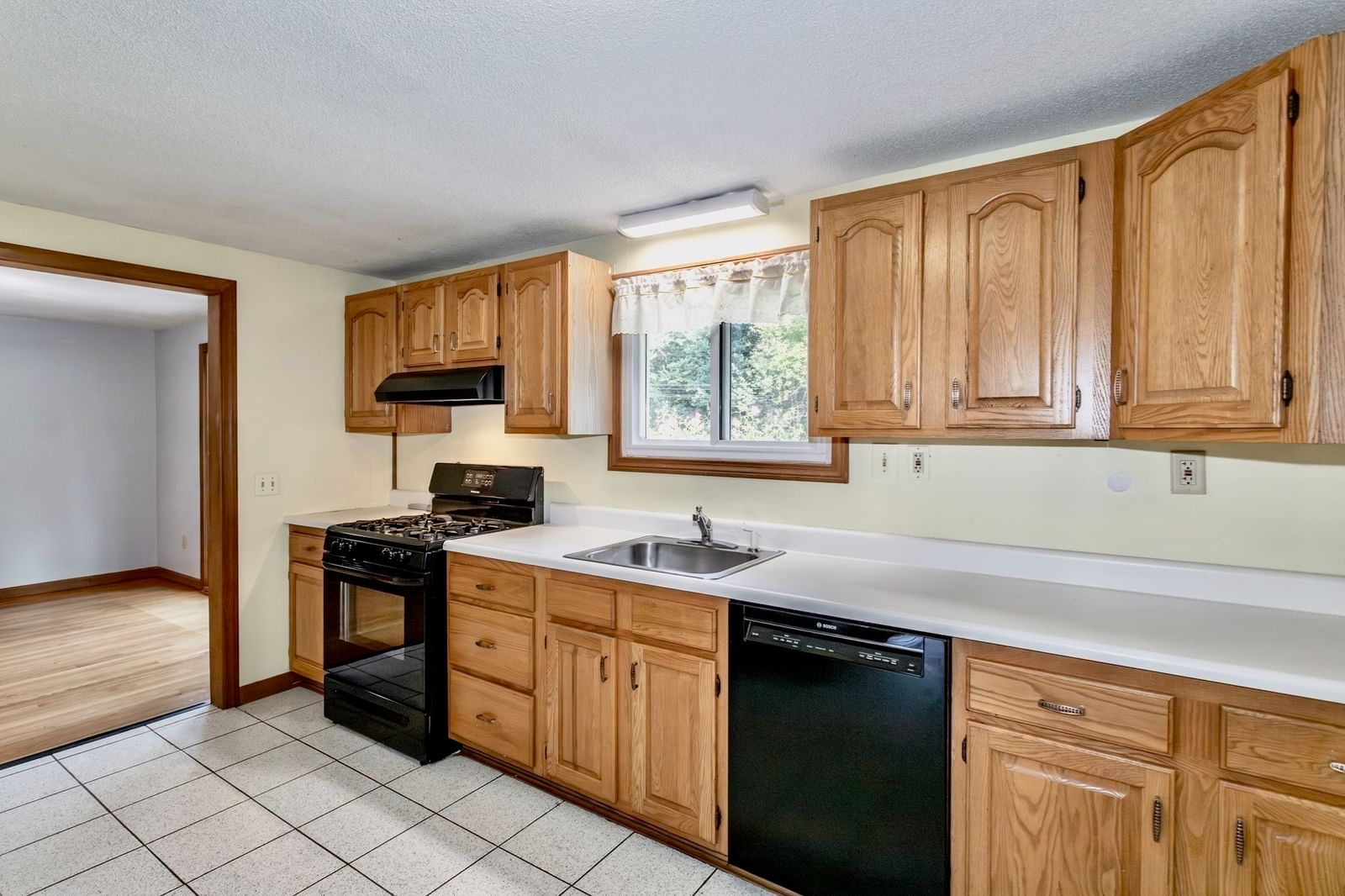 71 Birch Bluffs Drive Westfield — Photo 10 of 35