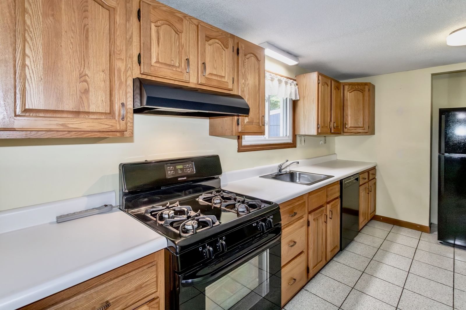 71 Birch Bluffs Drive Westfield — Photo 11 of 35