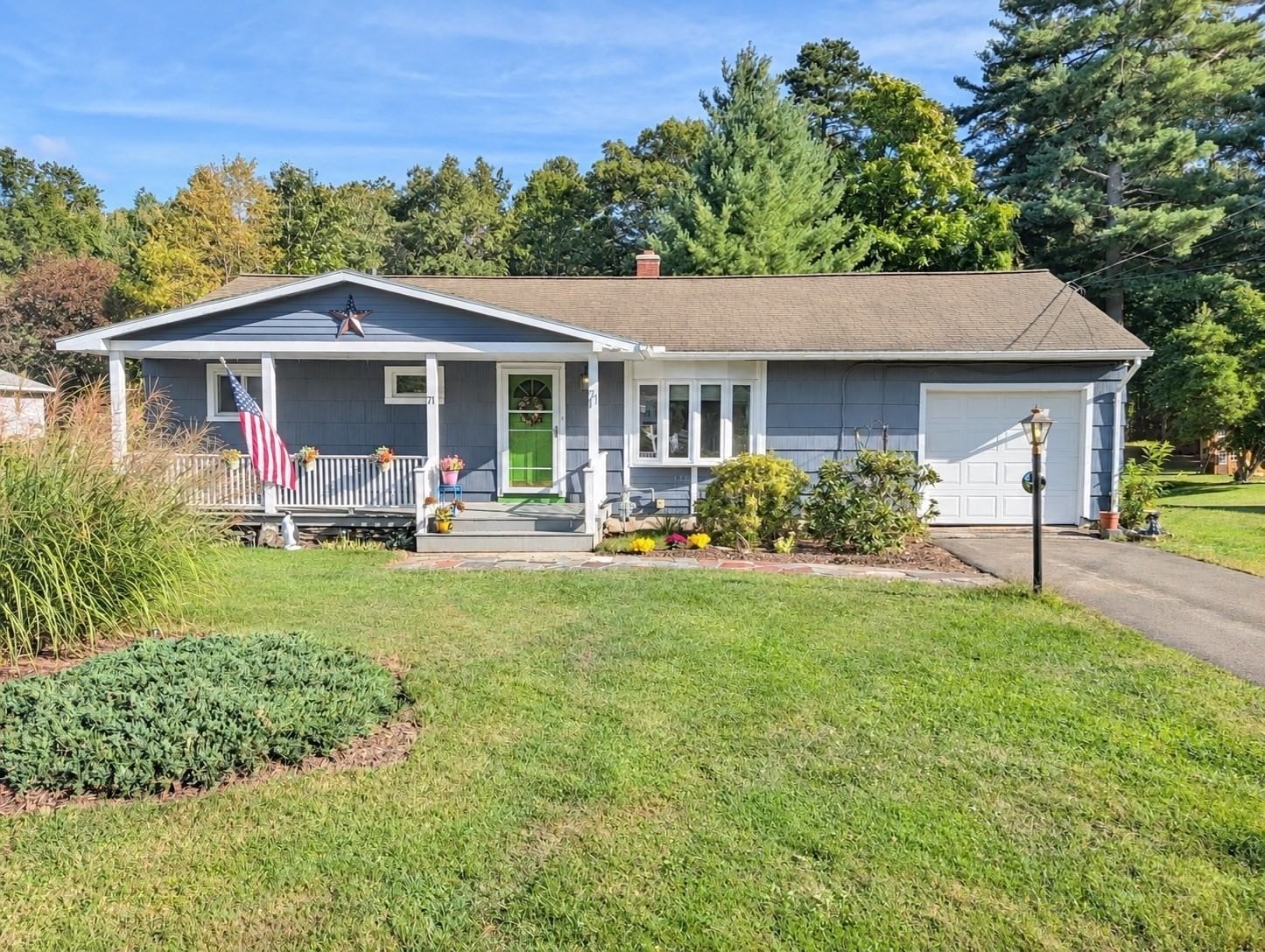 71 Birch Bluffs Drive Westfield — Photo 2 of 35