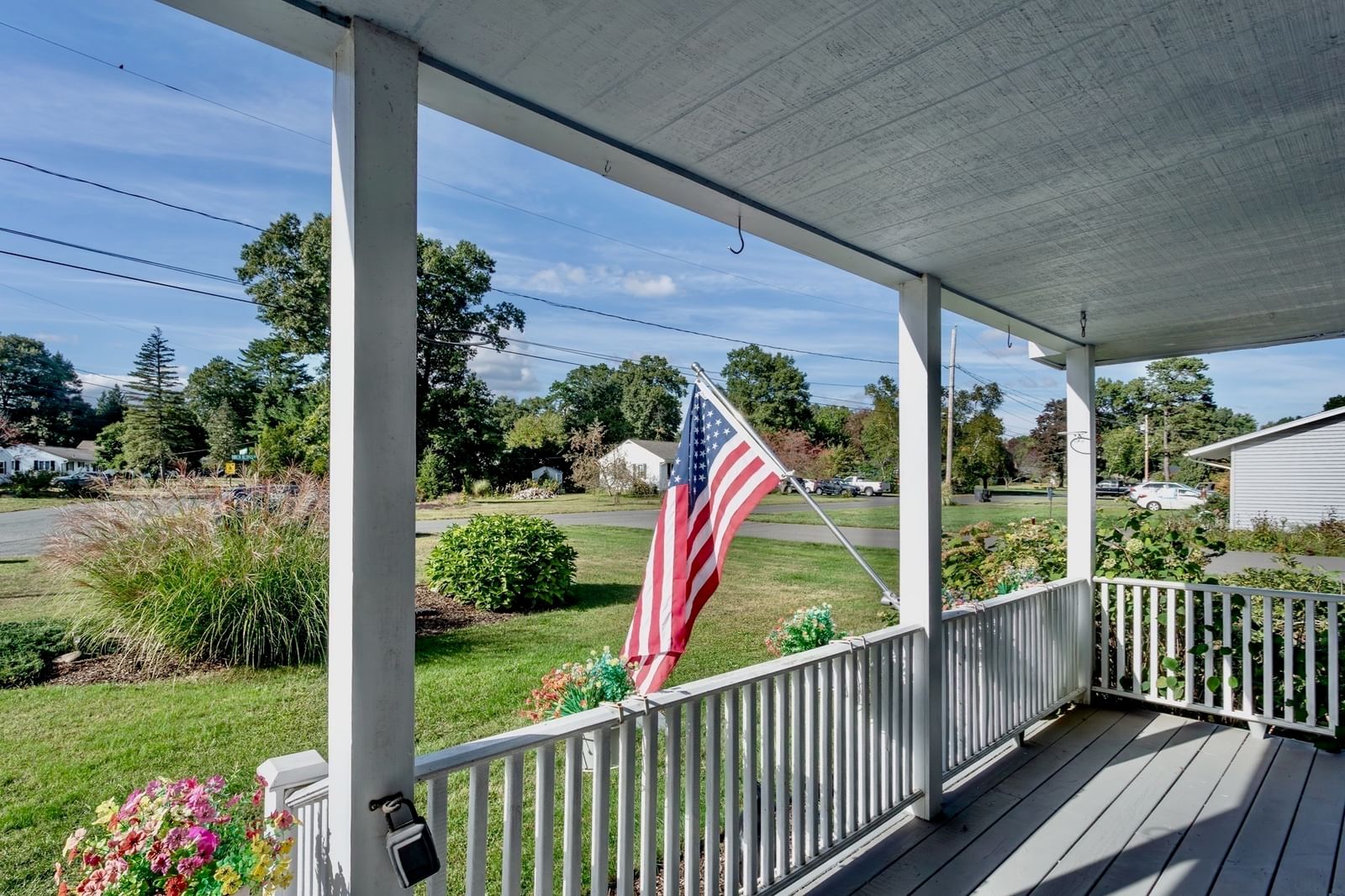 71 Birch Bluffs Drive Westfield — Photo 3 of 35