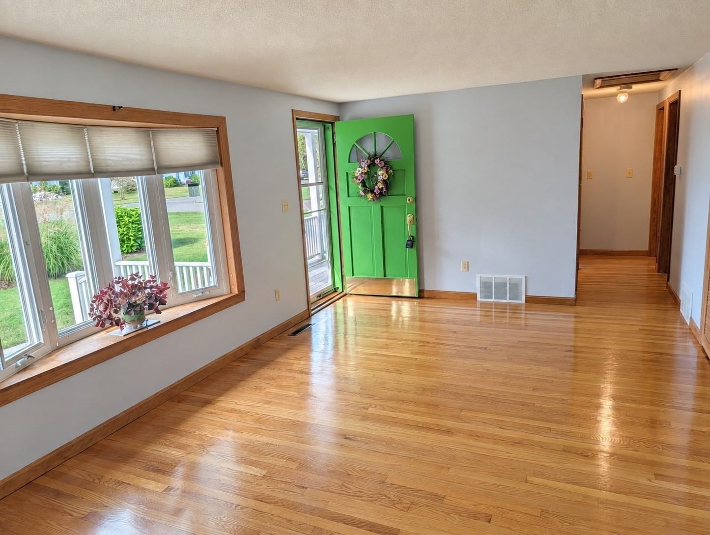 71 Birch Bluffs Drive Westfield — Photo 4 of 35