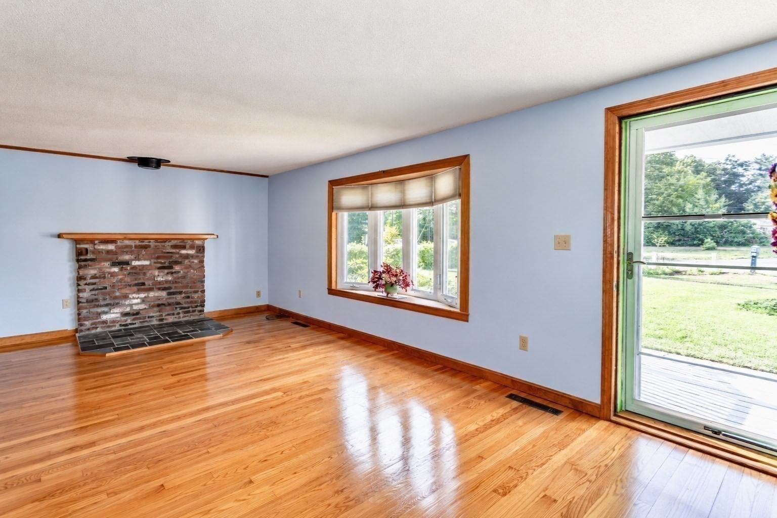 71 Birch Bluffs Drive Westfield — Photo 8 of 35