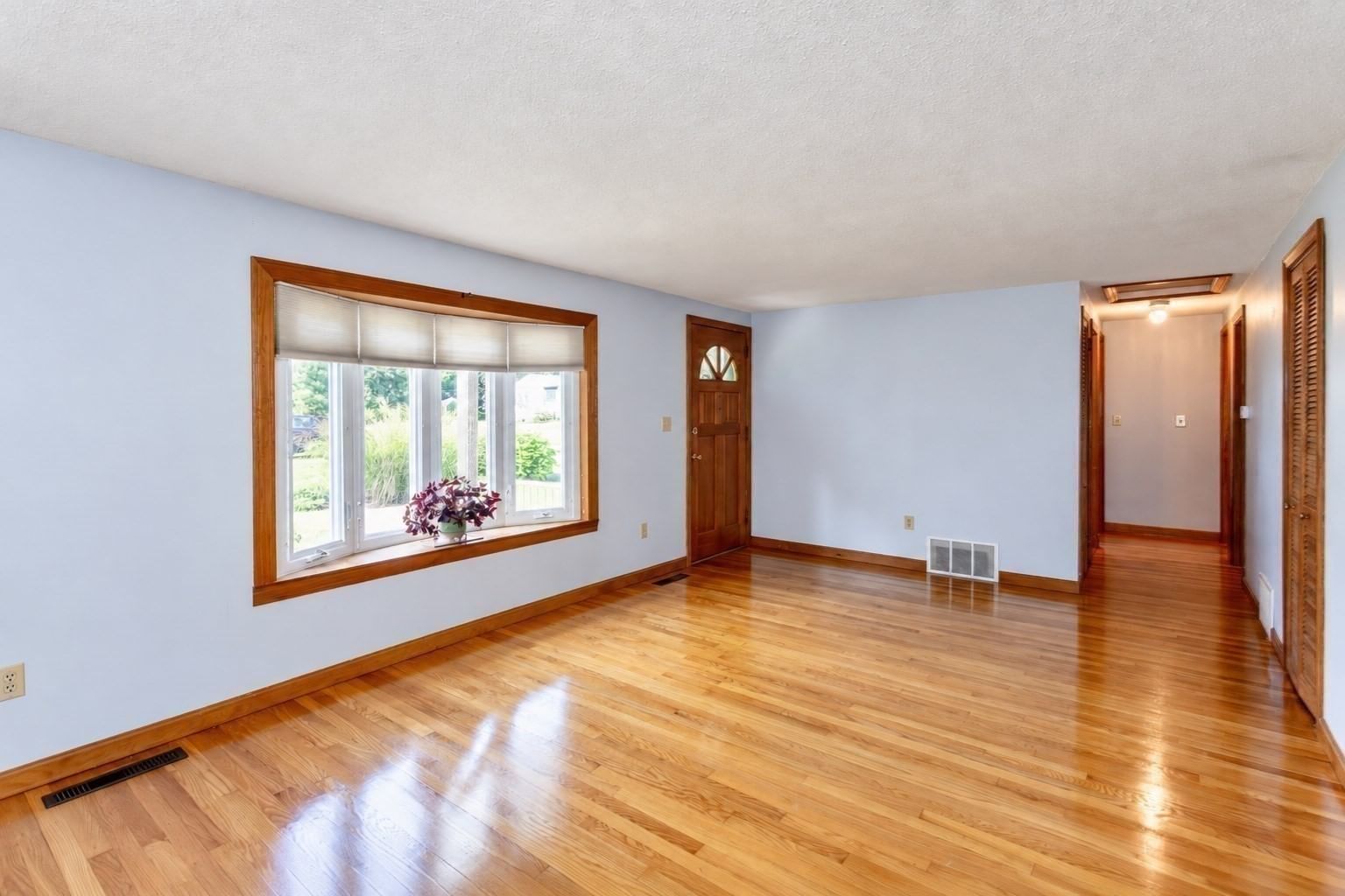71 Birch Bluffs Drive Westfield — Photo 9 of 35