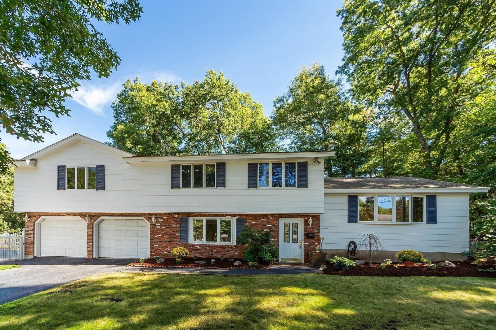 Property at 7 Gaywood Cir, Peabody, MA 01960