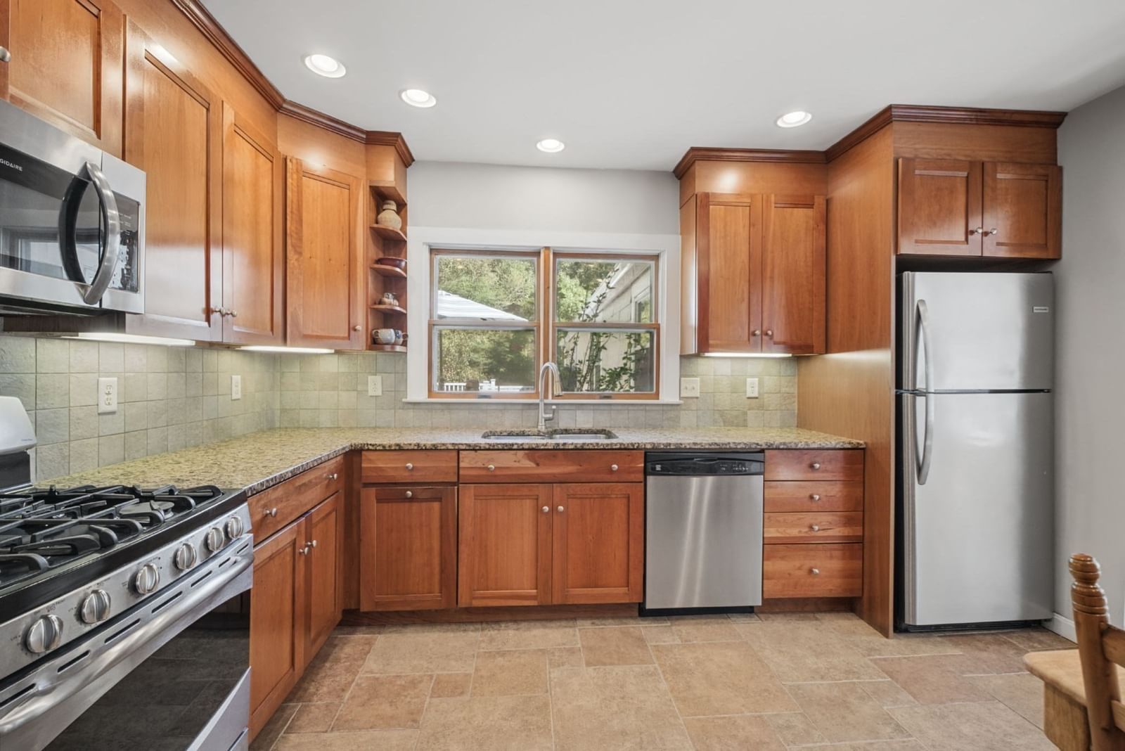 745 Williams St Dighton — Photo 8 of 42