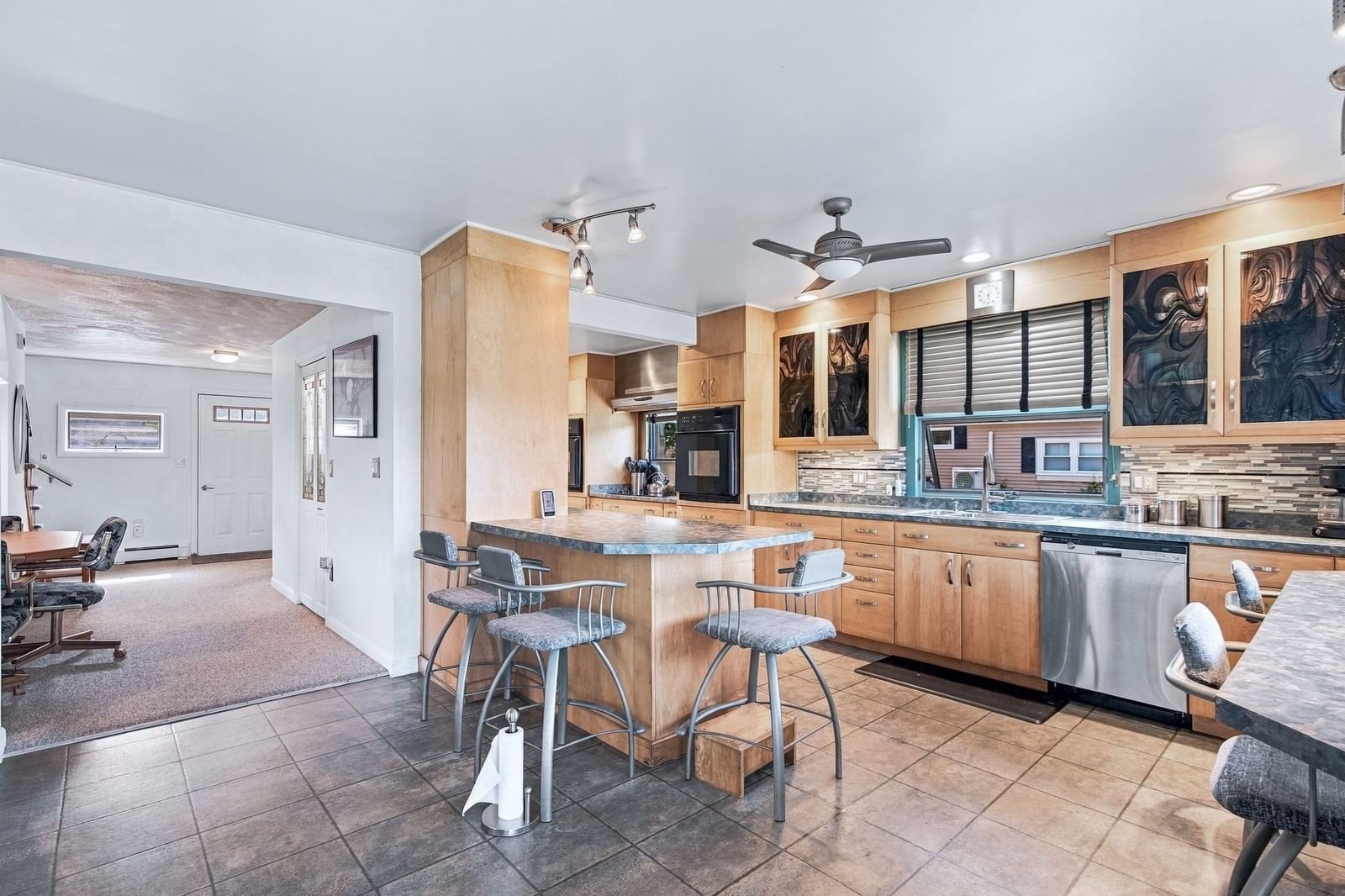 28 Arlington Rd Wareham — Photo 4 of 42