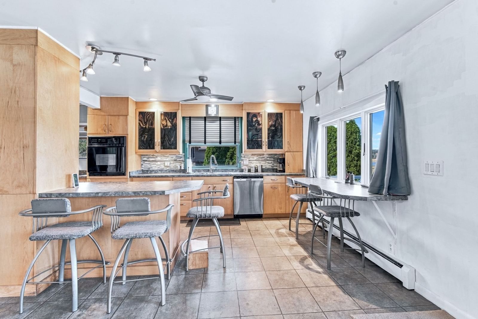 28 Arlington Rd Wareham — Photo 5 of 42