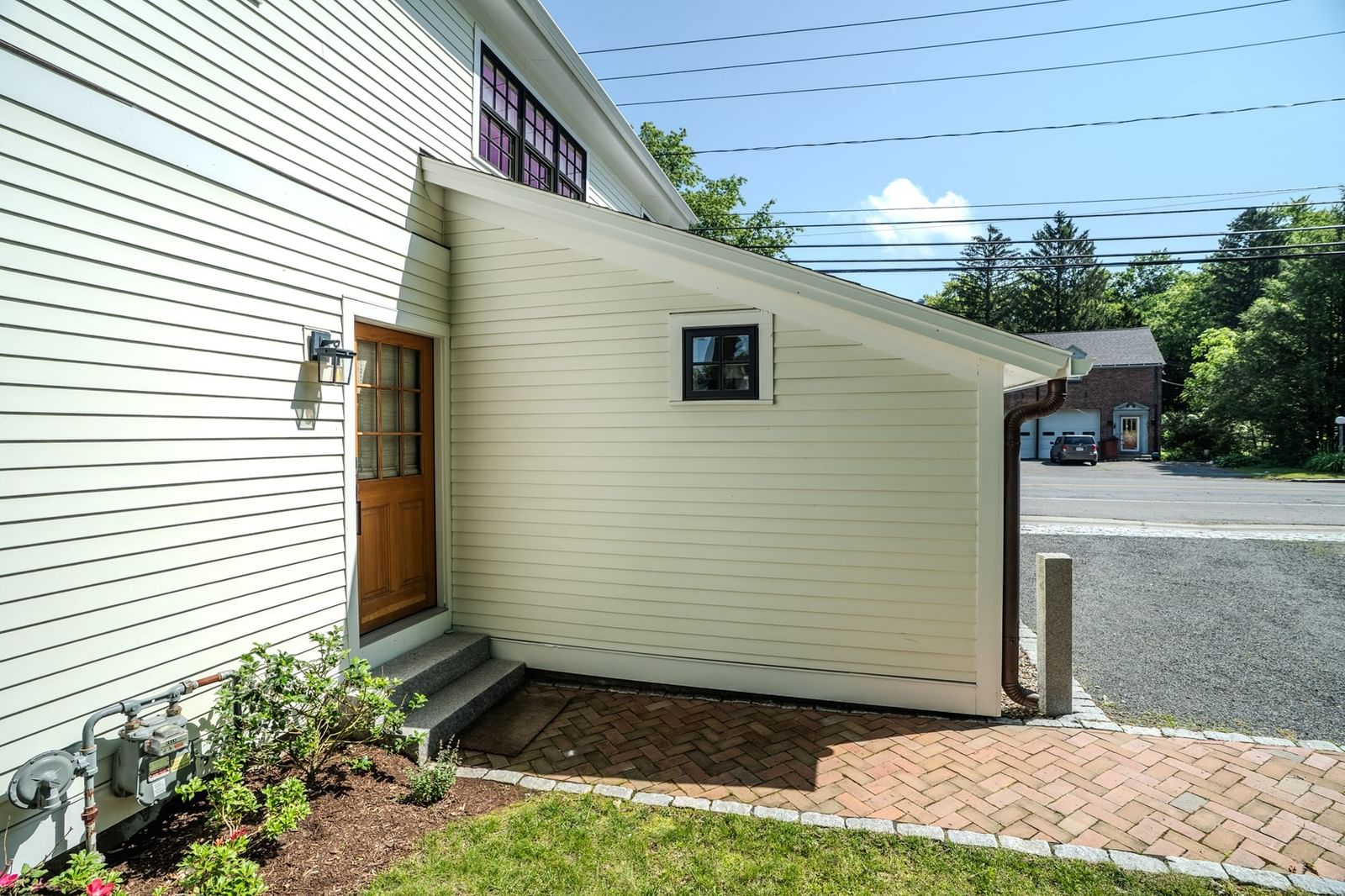 14 Sugarloaf St Deerfield — Photo 3 of 29