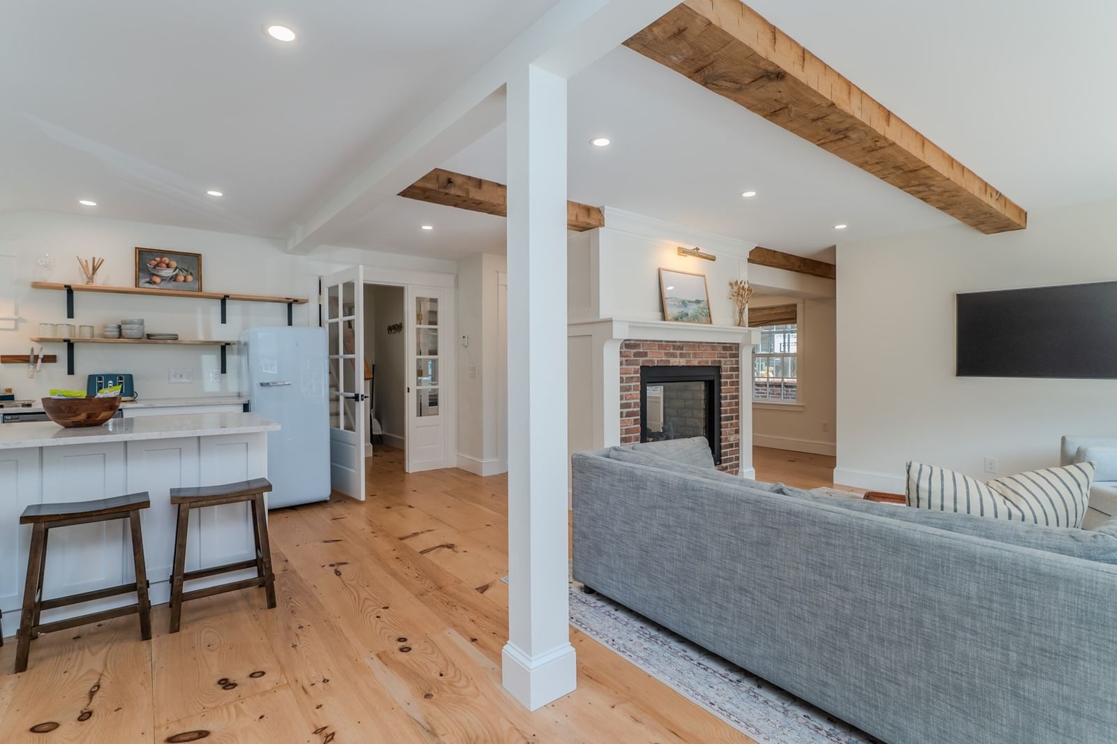 14 Sugarloaf St Deerfield — Photo 8 of 29