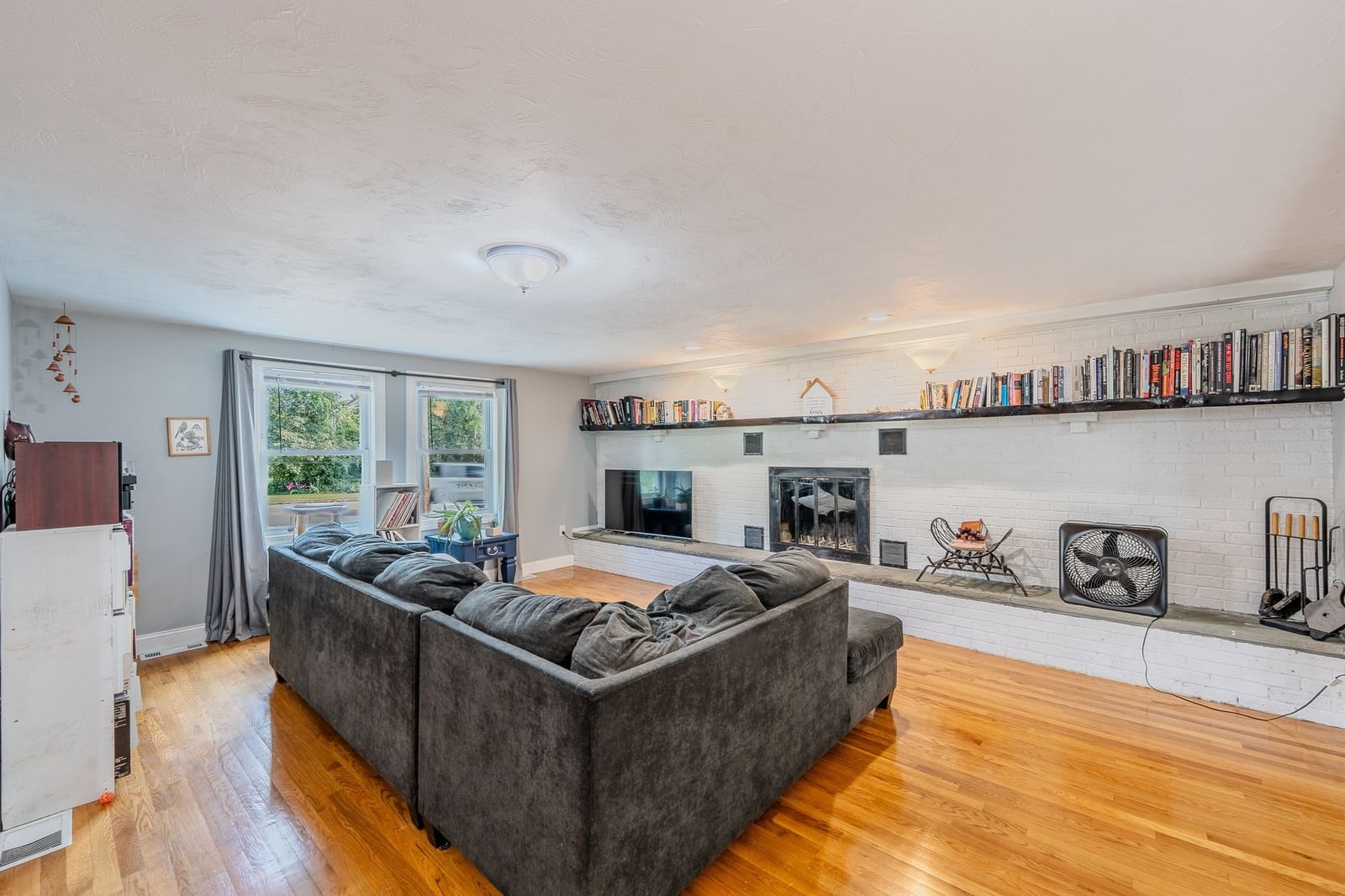 601 East St Wrentham — Photo 5 of 33