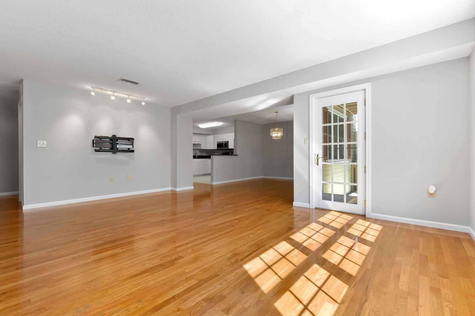 9 Weatherly Drive #9 Salem — Photo 2 of 32
