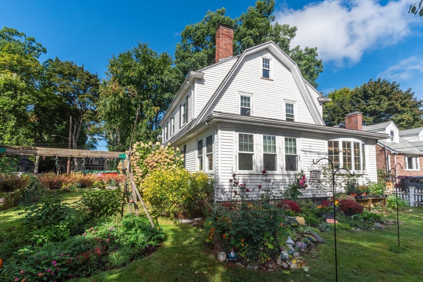 3 Parmenter Ter Newton — Photo 2 of 28